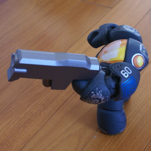 2009 BlizzCon Blizzard Starcraft 2 Jim Raynor Noobz Vinyl Action Figure w/weapon - Picture 4 of 5